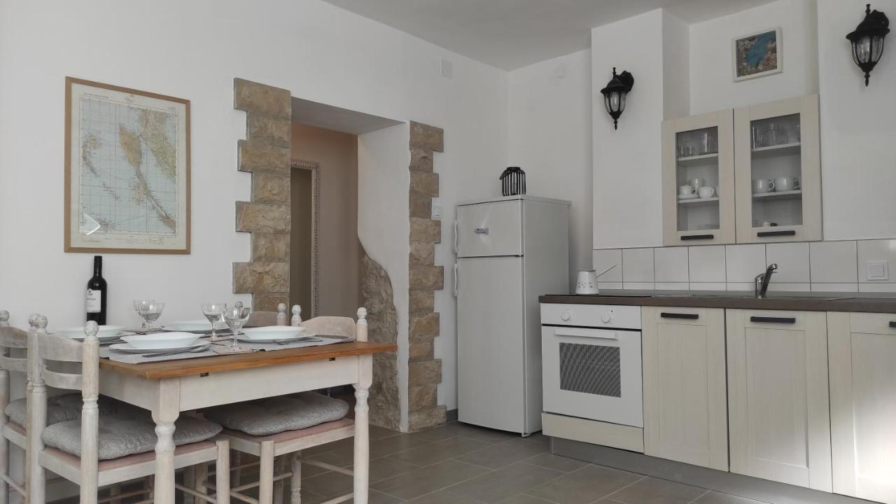 Loparina Apartment Nerezine